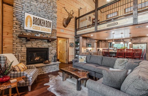 Hochatown Cabin | BEAR BOTTOM LODGE: Luxury Woodland Retreat with Theater, Game Loft and Outdoor