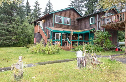 Questa Woods Condo | Bear Den in Seward less than 7 miles from the Waterfront!