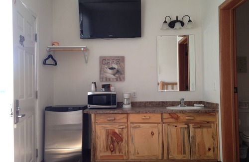 Shaunavon Hotel | Bear's Den Lodge