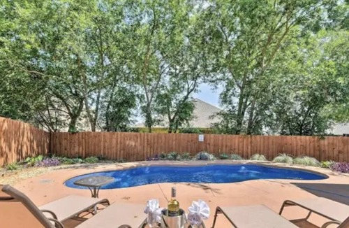 Midlothian House | Beatuiful 4 BR Corporate Home