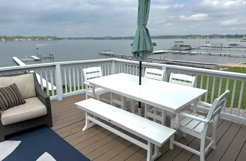 Manitou Beach-Devils Lake Cottage | BEAUTIFUL LAKEFRONT COTTAGE! ☀️🧡 KAYAKS! CLEAR SANDY BOTTOM