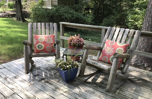 Eureka Springs Historic District Cottage | Beautiful 1 bedroom Cottage with Jacuzzi located on the historic loop