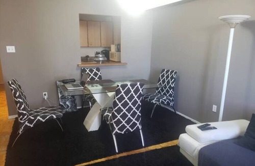 Davenport Apartment | "Beautiful 1 bedroom apartment 5min to downtown!"