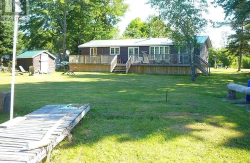 Minden Cottage | Beautiful 3 Bdrm + Bunkie Waterfront Cottage Near Gull Lake