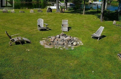 Minden Cottage | Beautiful 3 Bdrm + Bunkie Waterfront Cottage Near Gull Lake