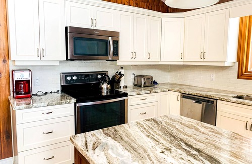 Minden Hills House | Beautiful 3 Bedroom Lakefront Cottage