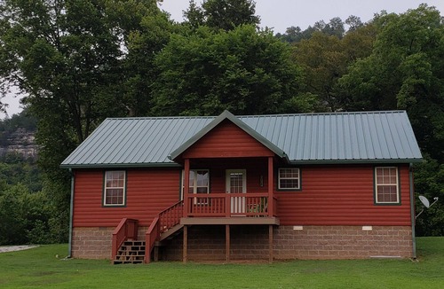 Mountain View Cabin | Beautiful cabin style home backing up on the White River!