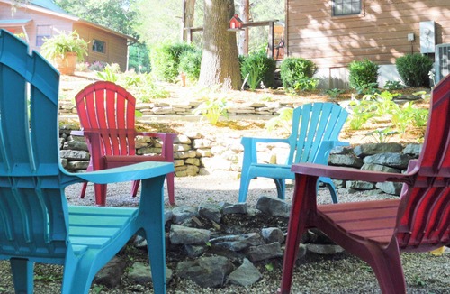 Flippin Cabin | Beautiful cedar cabin right on the Whiteriver