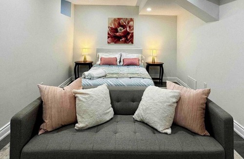 Richmond Hill Apartment | Beautiful & Chic Family Basement