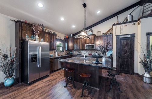 Caldwell House | Beautiful custom barndominium perfect for Aggie game day, events and getaways!