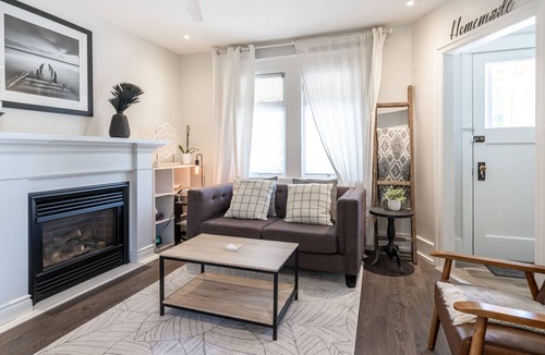 Burlington Bed & Breakfast | Beautiful Downtown Burlington Private Residence