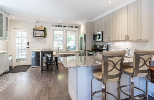 Burlington Bed & Breakfast | Beautiful Downtown Burlington Private Residence