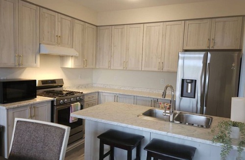 Welland House | Beautiful Home backing on Welland Canals STR-289