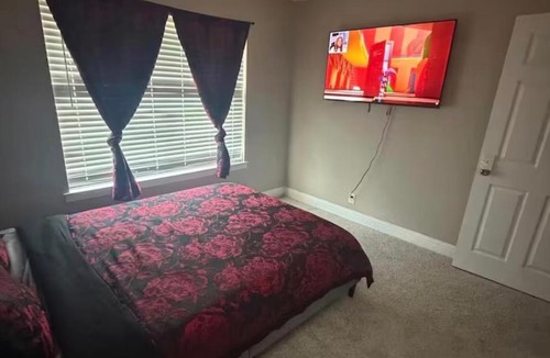 Ederville House | Beautiful home in downtown