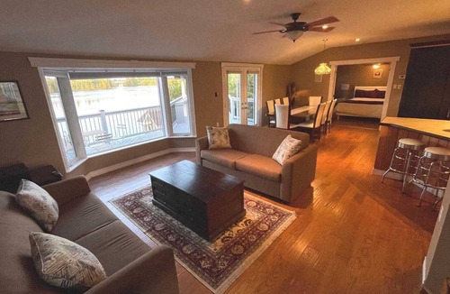 Kirkfield House | Beautiful Lake Front Cottage With A VIEW