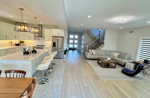 Niagara Falls Villa | Beautiful Modern Luxury Cozy House
