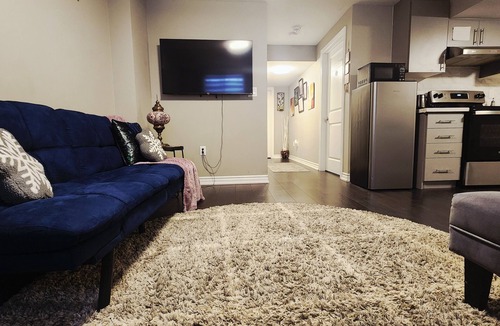 Milton Apartment | Beautiful newly constructed 1 bedroom apartment with seperate entrance