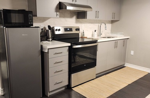 Milton Apartment | Beautiful newly constructed 1 bedroom apartment with seperate entrance