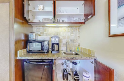 Wailua Hotel | Beautiful OCEAN VIEW with free Parking & Top Floor
