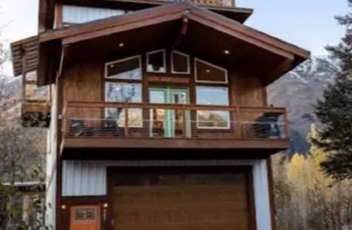 Girdwood House | Beautiful Open Girdwood Home