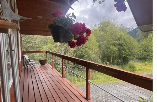 Girdwood House | Beautiful Open Girdwood Home