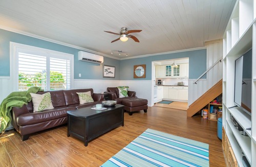 Long Point Cottage | Beautiful Private Lane Getaway, backs directly onto the channel!