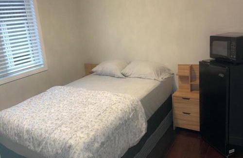 Mount Pleasant House | Beautiful private Room near Toronto pearson Airport