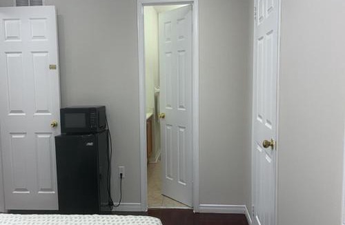 Mount Pleasant House | Beautiful private Room near Toronto pearson Airport