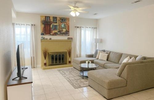 Houston House | Beautiful, renovated, comfy home for any occasion!