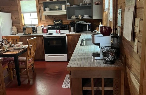 Granbury Cabin | Beautiful Rustic Cabin Just 10 Minutes to Granbury square
