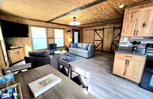 Quitman Cabin | Beautiful Rustic Wooden Cabin in Quitman, Mississippi