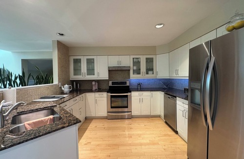 Newtonbrook House | Beautiful Spacious 4BR House Pool Parking
