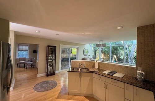 Newtonbrook House | Beautiful Spacious 4BR House Pool Parking