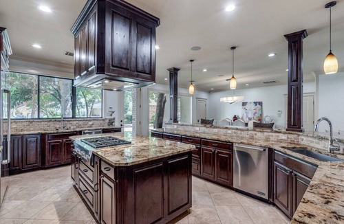 Irving House | Beautiful Spacious Home with Private Pool and Hot Tub Easy Trip from Airport