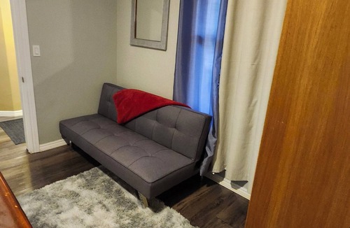 Niagara Falls Apartment | Beautiful two bedroom apartment five minutes from Niagara Falls