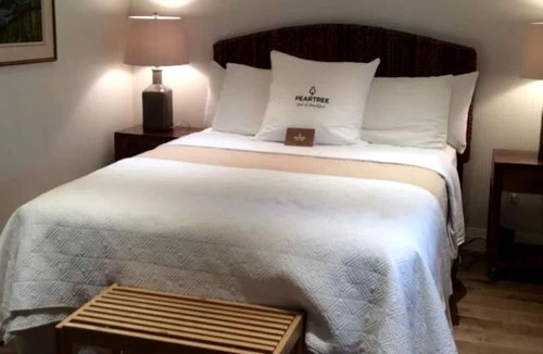 Caledon Cabin | Beautiful Vacation Rental overlooking the Credit River in Terra Cotta, Ontario