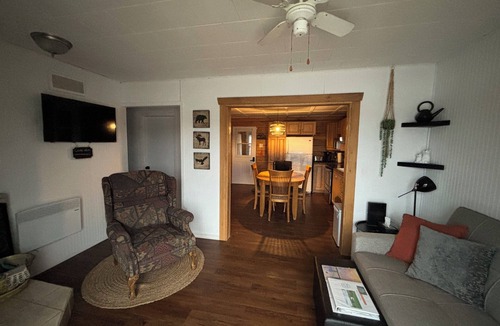Nominingue Ski Chalet | Beautiful waterfront with beach and spa!