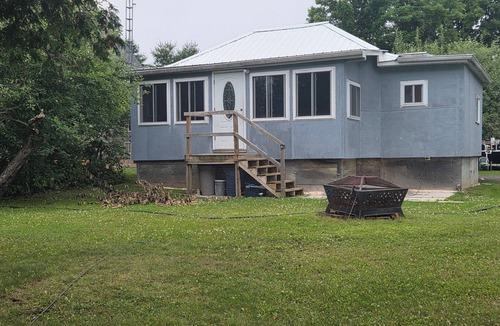 Rideau Lakes Cottage | Beautiful Waterfront Cottage