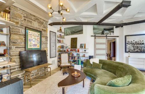 Lost Bridge Village House | Beaver Lake Group Retreat w/Decks: 2-Unit Combo
