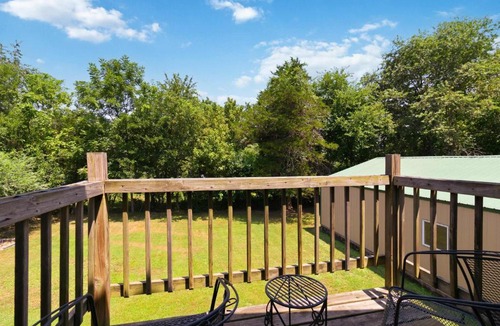Lowell House | Beaver Lake Hideaway