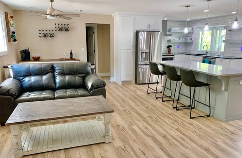 Beaver Shores House | Beaver Lake Waterfront