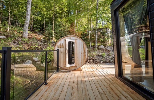 La Conception Cabin | Bel Air Tremblant DOUBLE ANTARCTICA : 2 CHAMBRES, JACUZZI, SAUNA