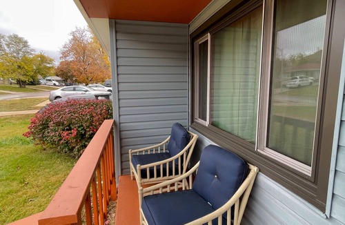 Benson House | Benson, Mid Town, Dundee, Downtown, Zoo-You can do it all in 70's style!