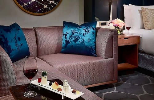 Uptown Hotel | Best Value, Quality Stay! With Swimming Pool, Pets Allowed, Close to Bayou Bend