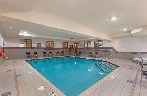 Burlington Hotel | Best Western Plus Burlington Inn & Suites