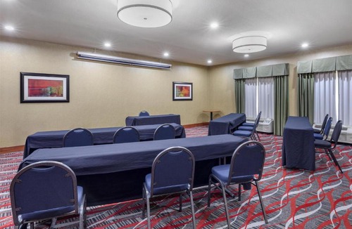 Denton Hotel | Best Western Plus Denton Inn & Suites
