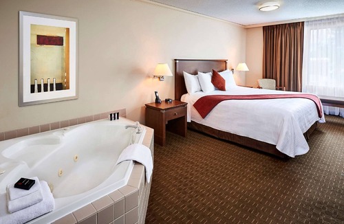 Point Edward Hotel | Best Western Plus Guildwood Inn