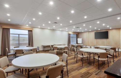 Lindsay Hotel | Best Western Plus Kawartha Lakes Hotel & Suites