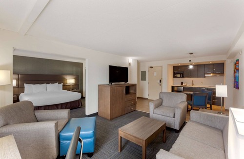 Northeast Mississauga Hotel | Best Western Plus Toronto Airport Hotel