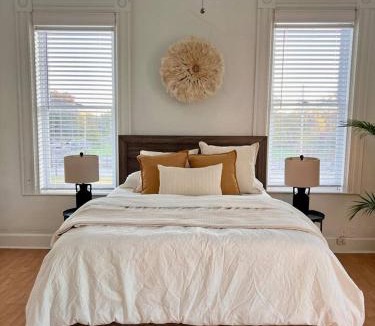 Downtown Memphis House | Big Groups 5BR/4BA w/Parking Fed Ex Forum Beale St